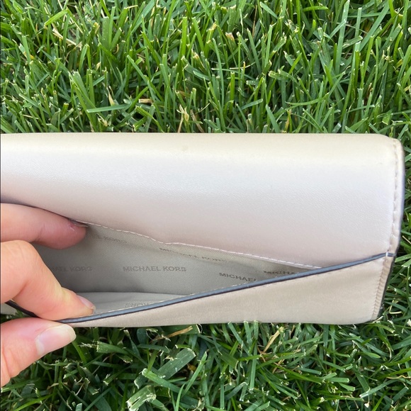 MICHAEL KORS SOFT PINK WALLET - Picture 5 of 7